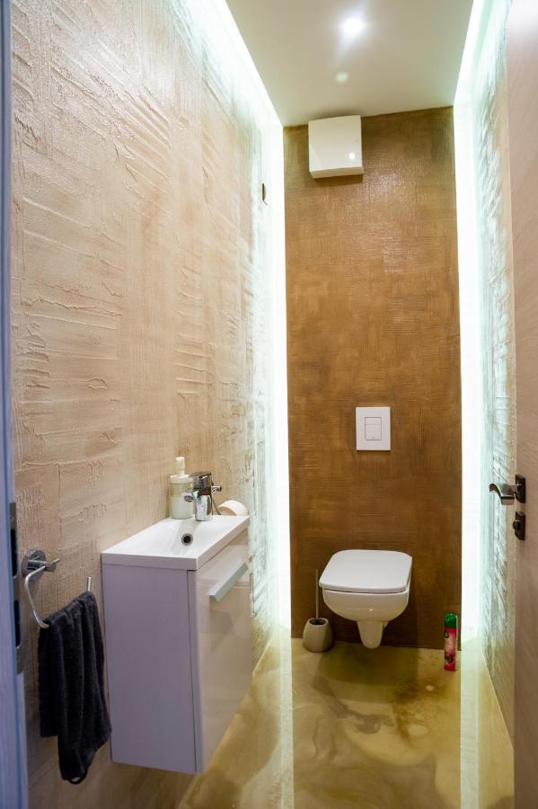 Dream Apartman 2 With Free Parking Gyor Exterior photo